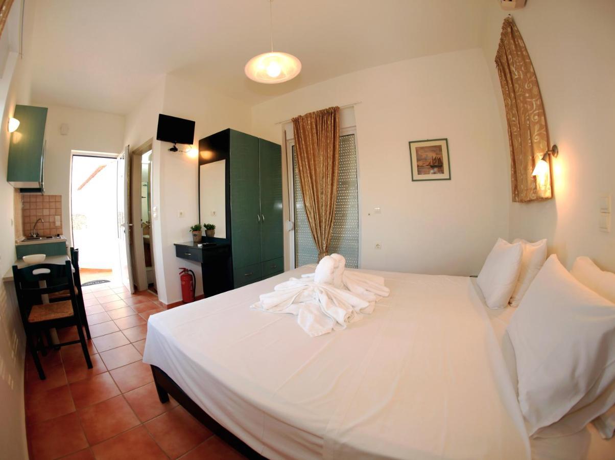 Tersanas Beach Lodges Bagian luar foto