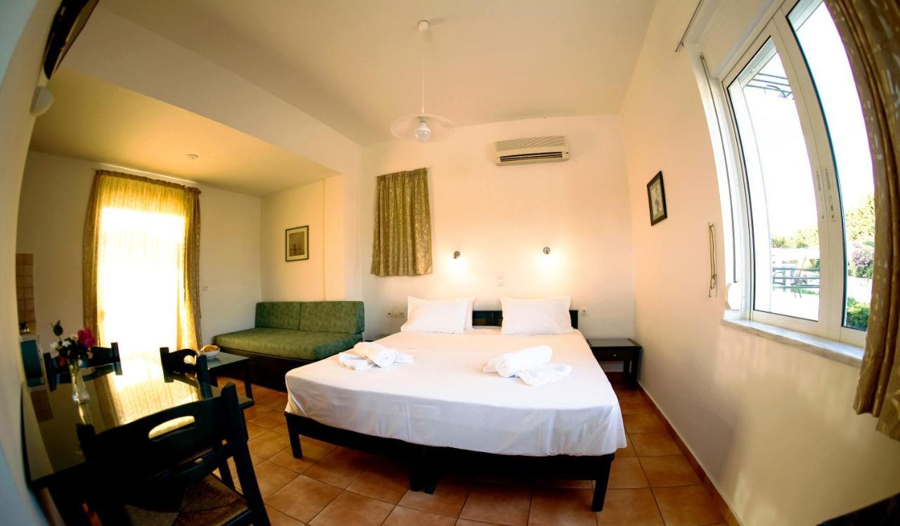 Tersanas Beach Lodges Bagian luar foto